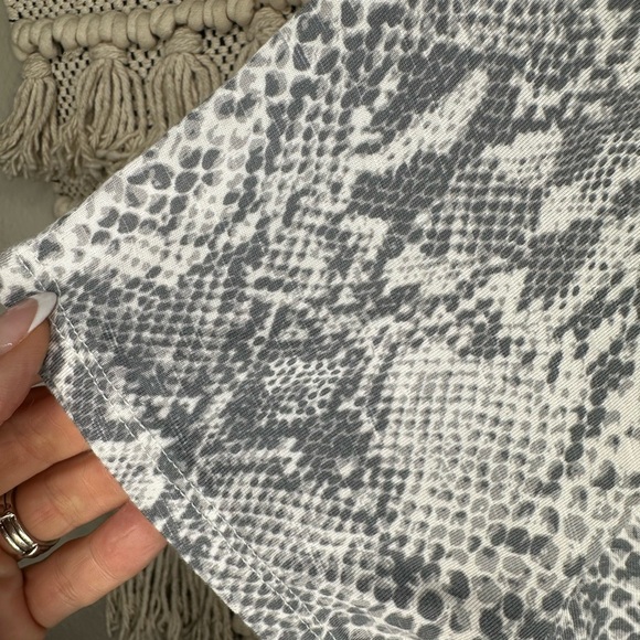 Time and Tru Leopard and Snake Print T-Shirt Bundle - Picture 4 of 7